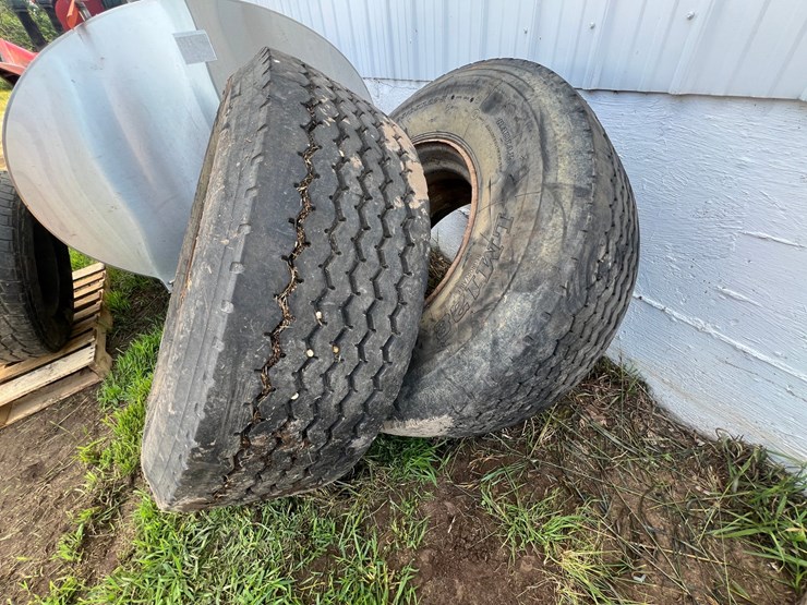 #9931-•-(2)-long-march-128-tires-image-1