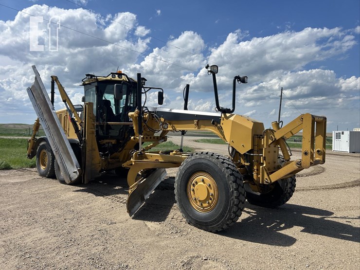 2011-caterpillar-140m2-awd-image-3