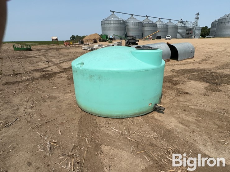 1100-gal-poly-tank-image-3