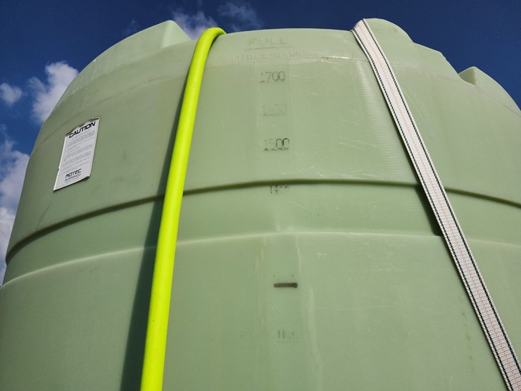 spray-wagon-on-unverferth-mccurdy-g12-running-gear-with-native-flat-rack-image-26