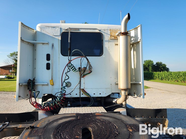 2007-freightliner-columbia-120-image-13