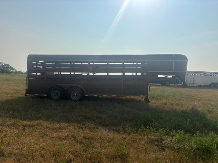 1976-w&w-stock-trailer-image-4
