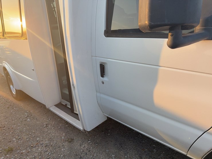 2006-ford-e450-image-6