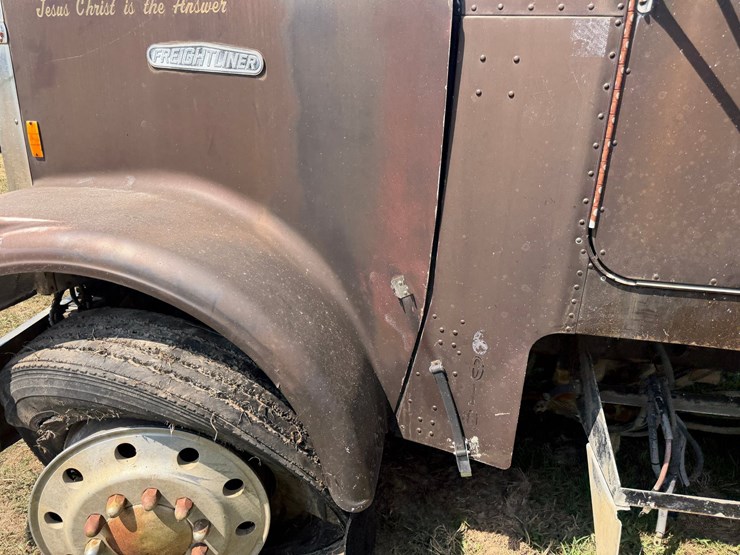#52611-•-1985-freightliner-single-cab-t/a-fertilizer-truck-2fupysyb5fh254590-inv#52611-image-40