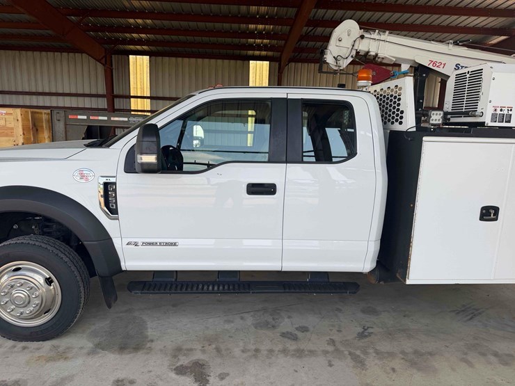 2017-ford-f550-super-duty-service-truck-image-2
