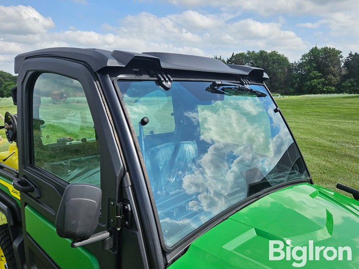 2023-john-deere-xuv-835m-gator-4x4-utv-w/65-gal-sprayer-image-12