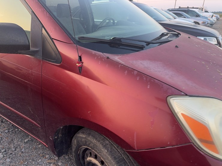 2004-toyota-sienna-image-6
