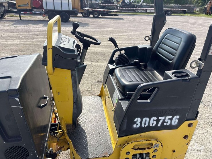 2019-bomag-bw900-50-vibratory-tandem-smooth-drum-roller-image-11