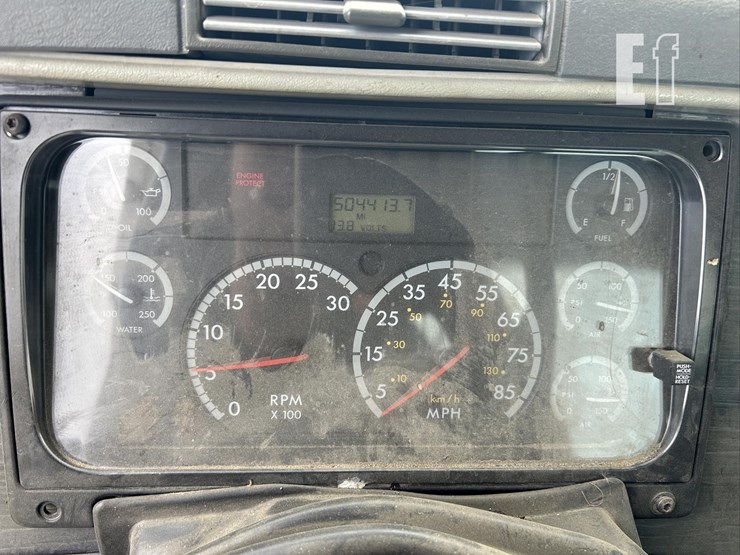 2005-freightliner-columbia-120-image-35