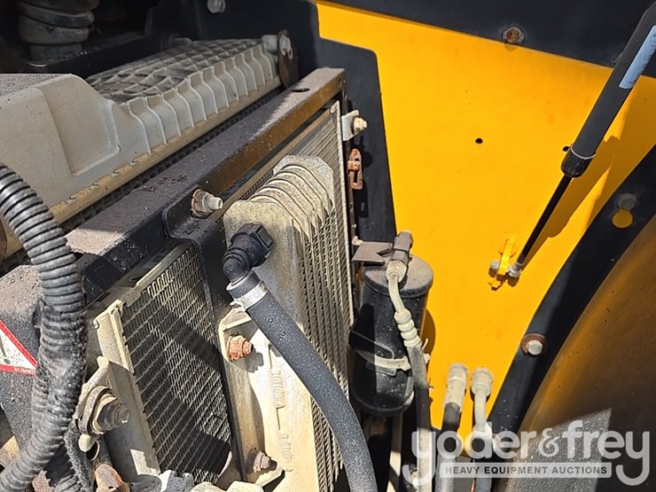 2017-jcb-510-56-image-36