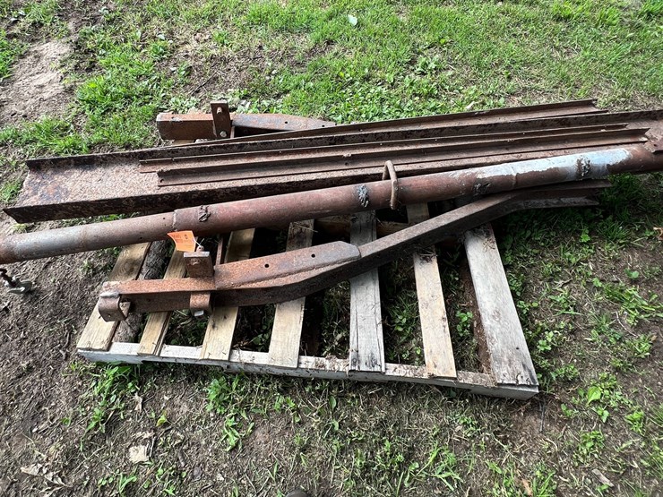 #9940-•-pallet-of-misc.-iron-image-1