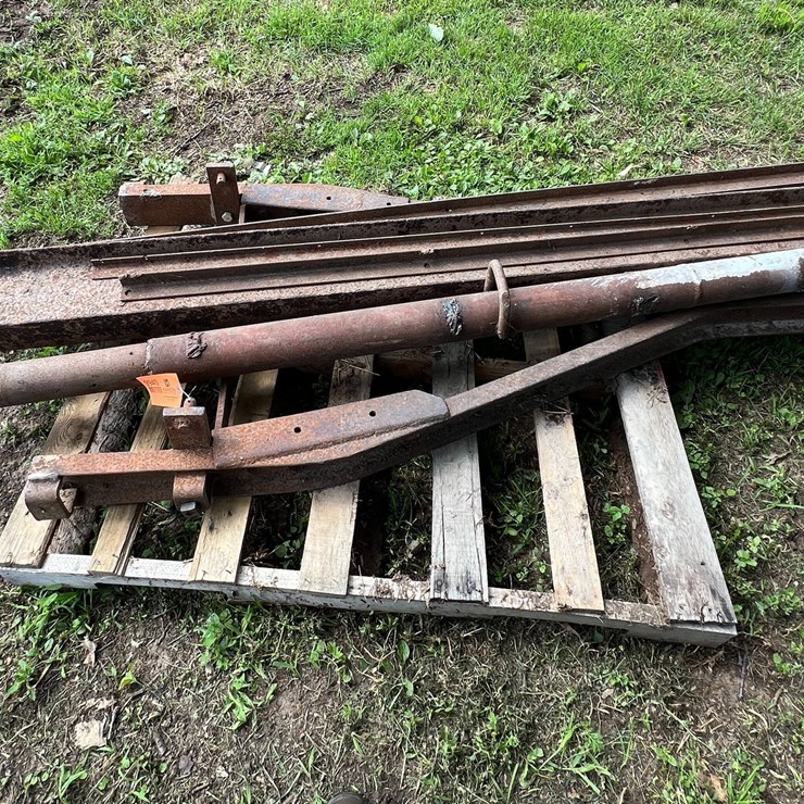 #9940 • Pallet of Misc. Iron