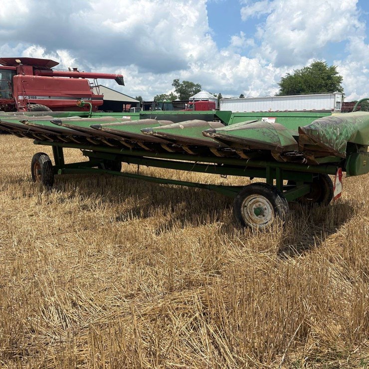 JOHN DEERE 843