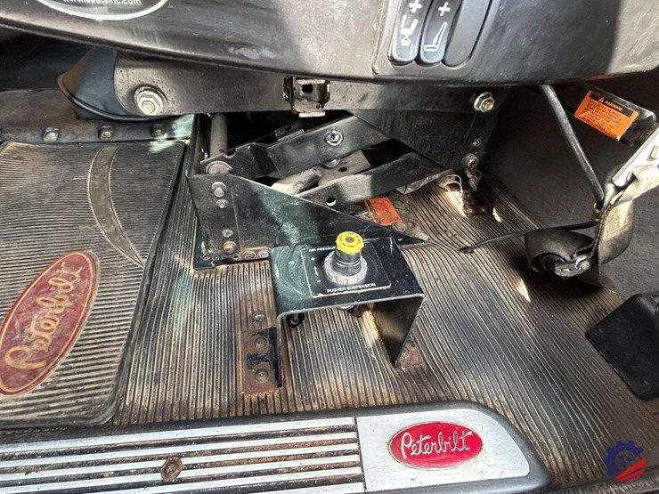 2016-peterbilt-367-image-77