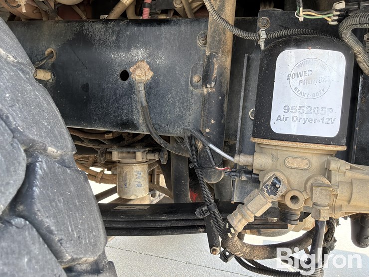 2008-freightliner-m2-106-image-17