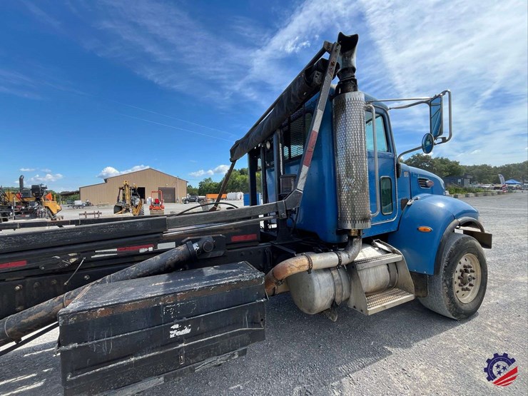 2008-peterbilt-340-image-41