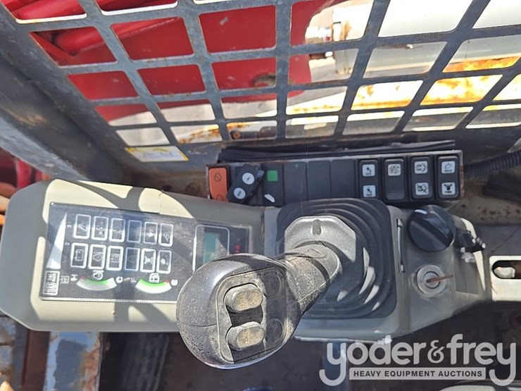 2019-takeuchi-tl8-image-47