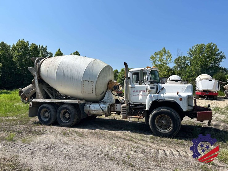 1995-mack-dm690s-image-4