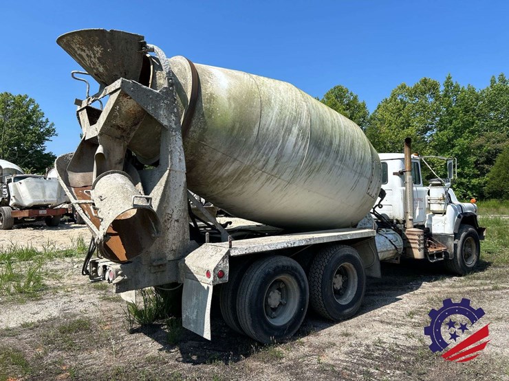 1995-mack-dm690s-image-41