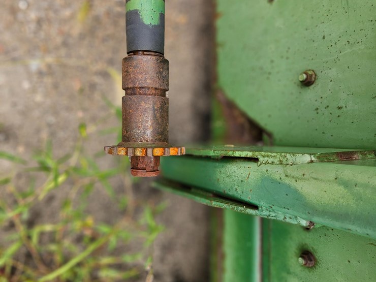 john-deere-220-image-19
