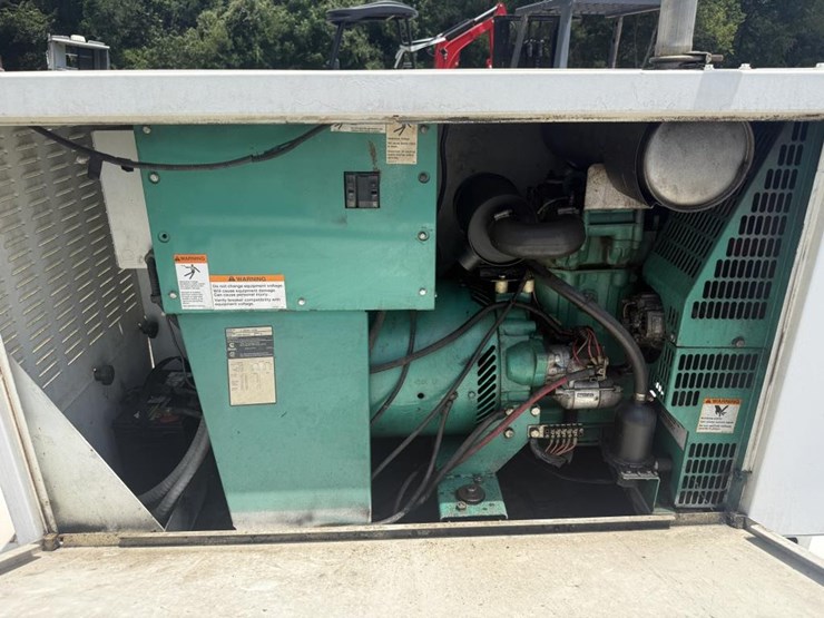 #48-•-onan-cummins-generator-on-trailer-image-13