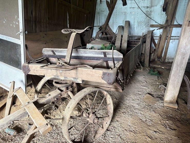 antique-horse-drawn-manure-spreader-image-5