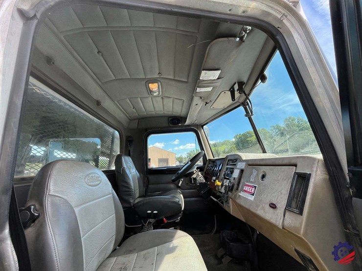 2008-peterbilt-340-image-65