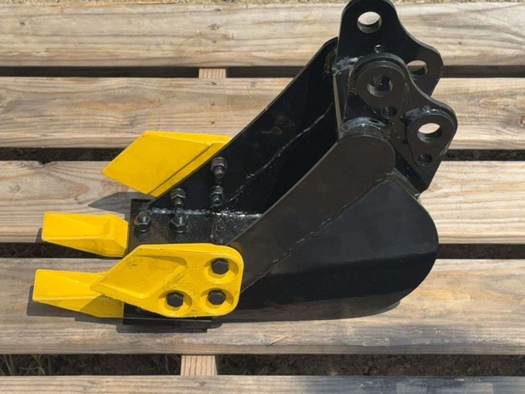 7”-w-mini-excavator-bucket-model-zl-12-image-1