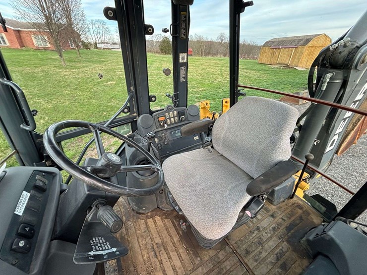 2010-deere-310j-image-16