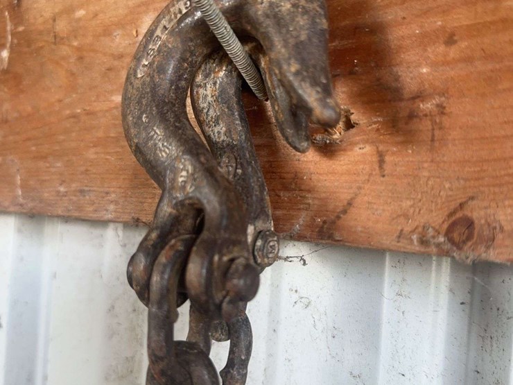 high-test-forged-steel-towing-chain-with-grab-hook-image-2
