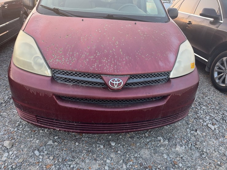 2004-toyota-sienna-image-4