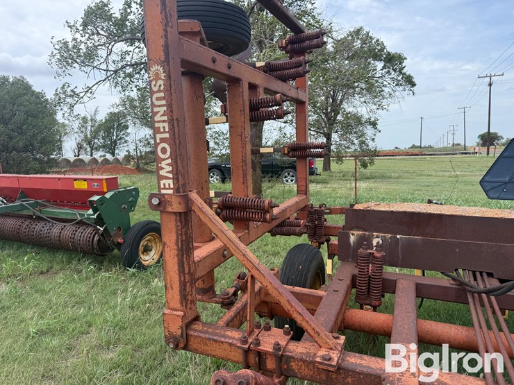 sunflower-24’-chisel-plow-image-13