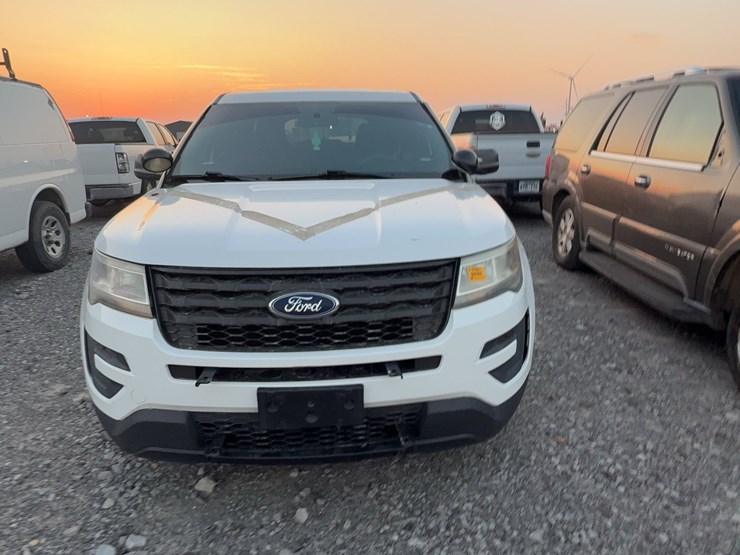 2017-ford-explorer-image-2