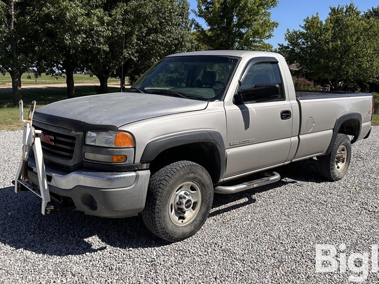 2004-gmc-sierra-2500-image-1