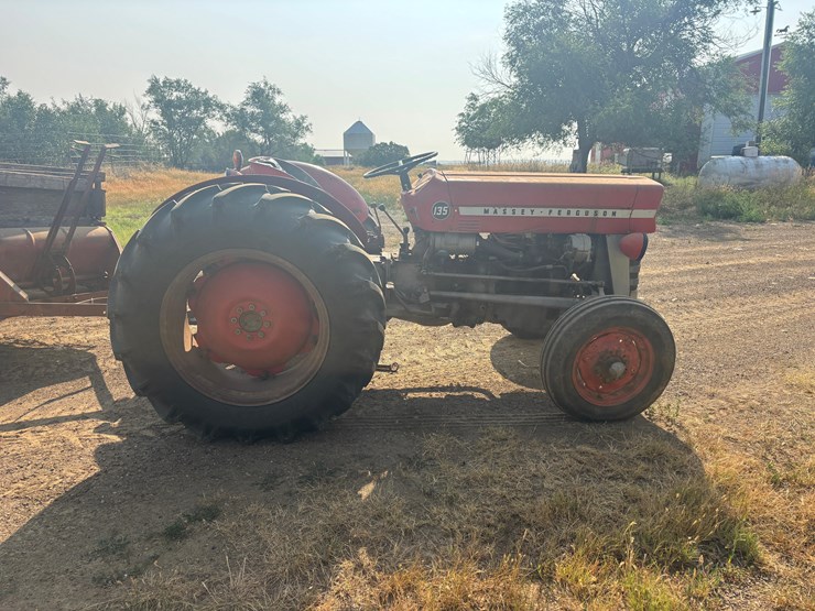 massey-ferguson-135-image-4