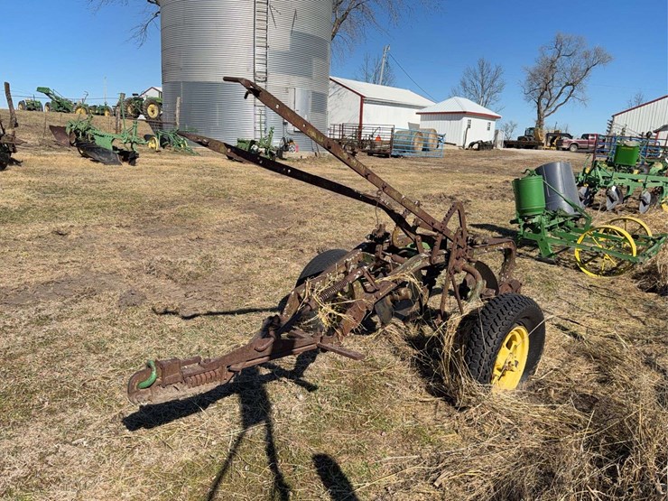 john-deere-pull-type-two-bottom-plow-image-1