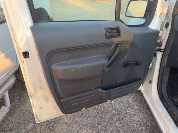 2010-ford-transit-connect-image-25