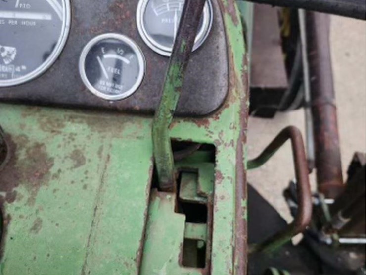 john-deere-4010-image-10