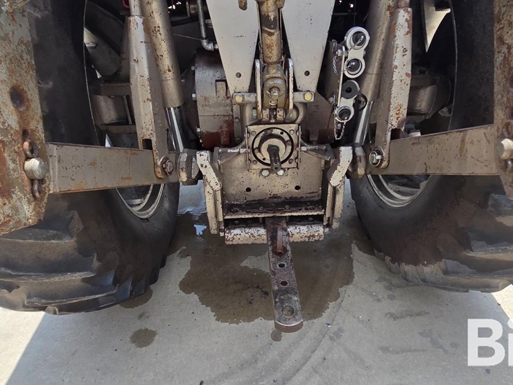 1976-massey-ferguson-1135-image-14