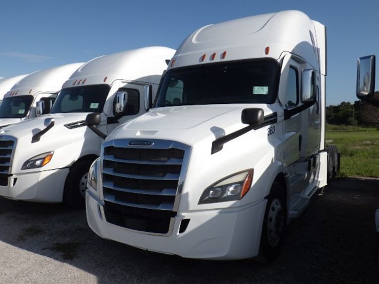 2020-freightliner-cascadia-126-image-1