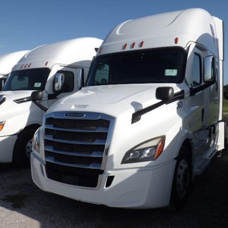 2020 FREIGHTLINER CASCADIA 126