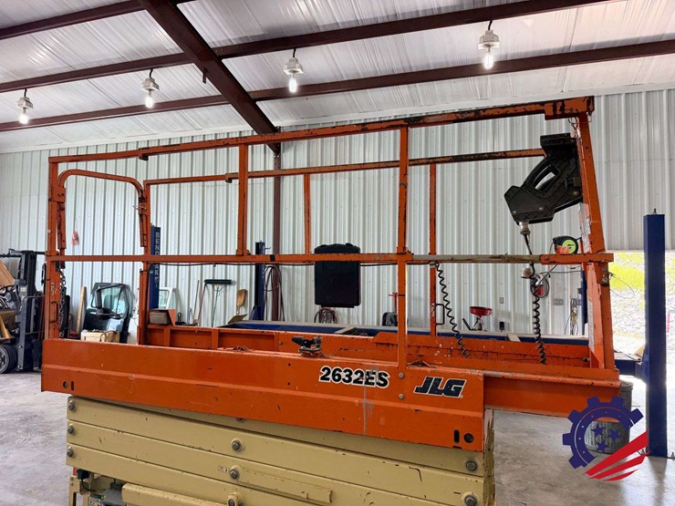 2017-jlg-2632es-image-41