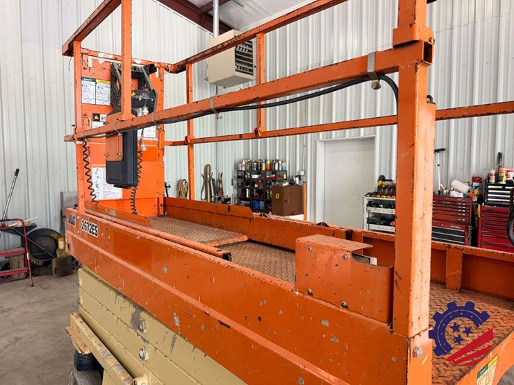 2017-jlg-2632es-image-25