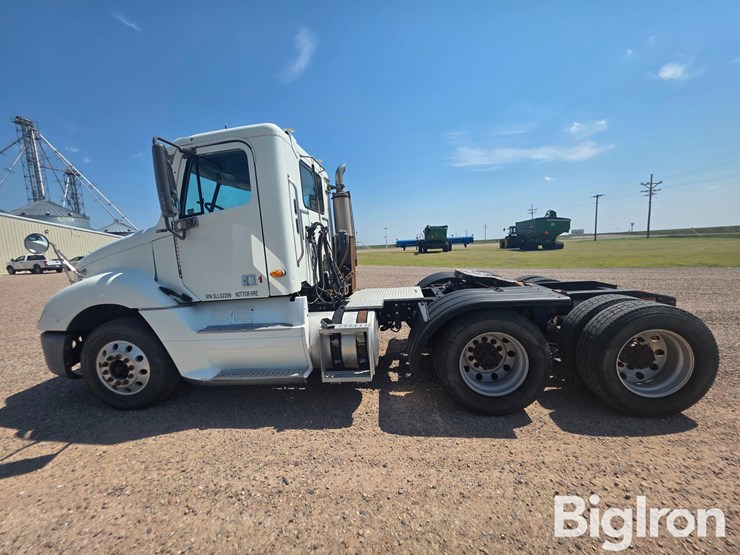 2003-freightliner-columbia-120-image-8