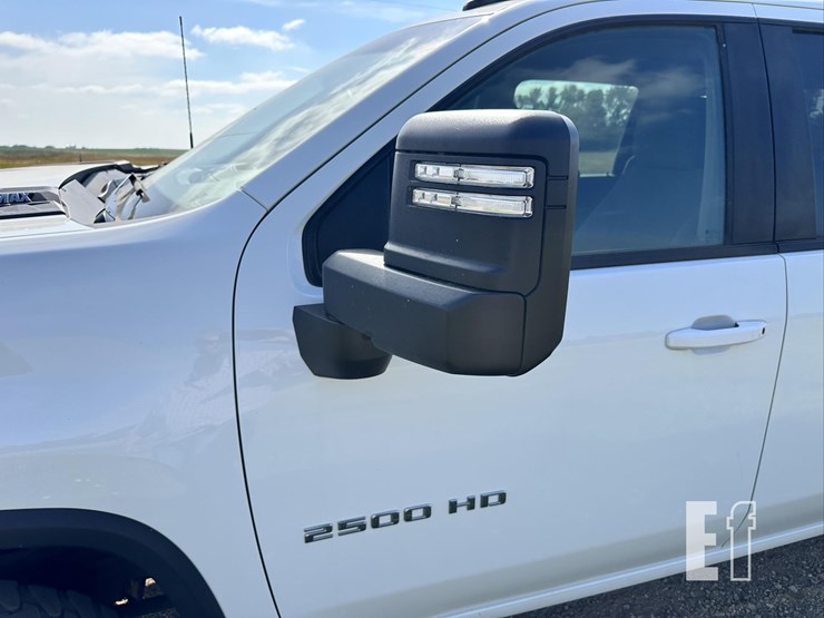 2021-chevrolet-silverado-2500hd-lt-image-11