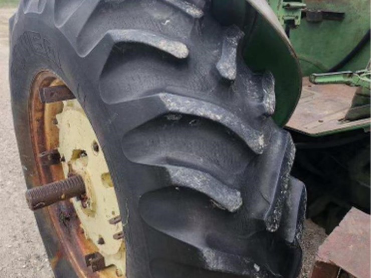 john-deere-4010-image-8