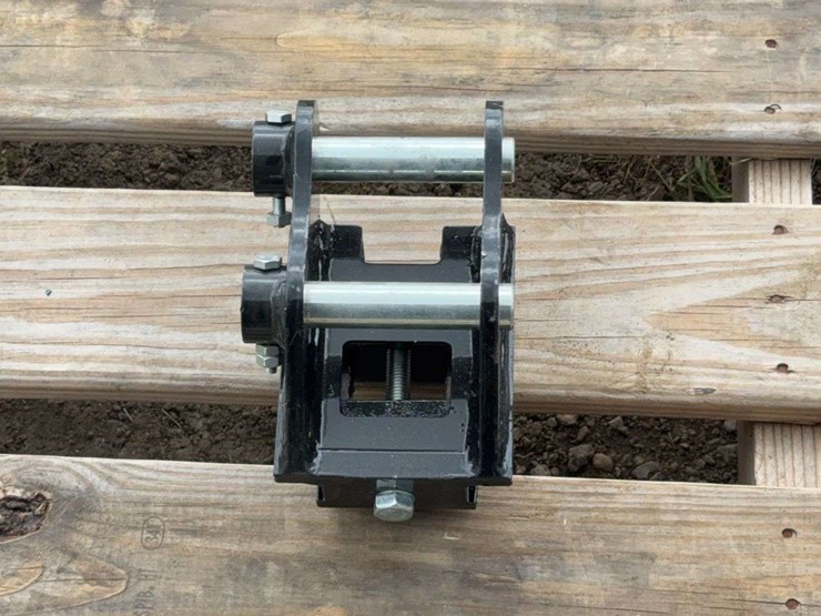 mini-excavator-quick-change-attachment-image-2