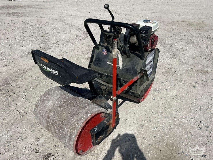brouwer-ride-on-mini-tandem-turf-roller-image-3