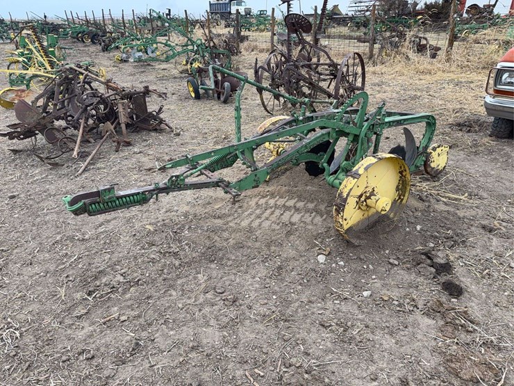 john-deere-pull-type-two-bottom-plow-image-1