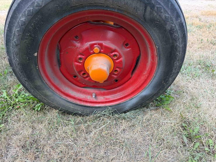 minneapolis-moline--z-tractor-image-14